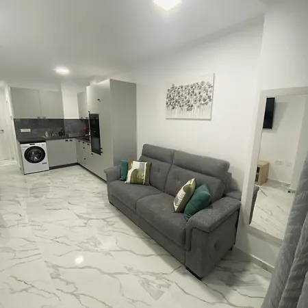 Moderno Playa Y Piscina Κάλπε